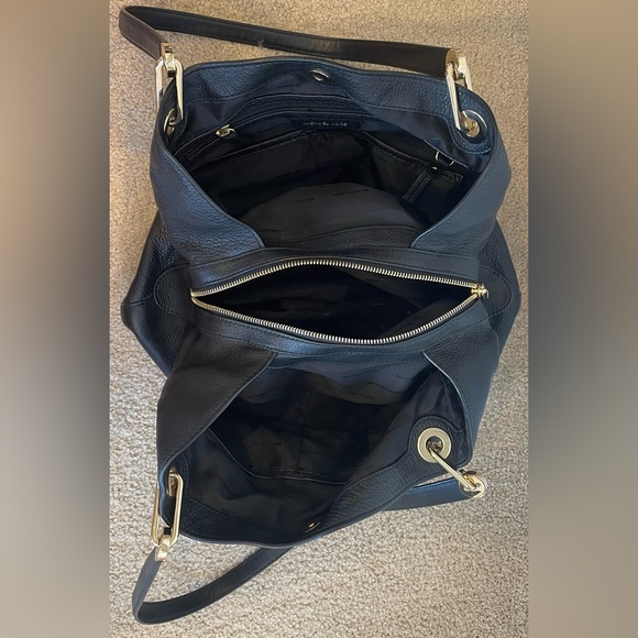 Micheal Kors Raven Large Leather Shoulder Bag Black with Gold Hardware - Picture 6 of 7